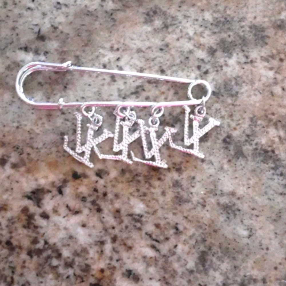 Fashion Pins & Brooches